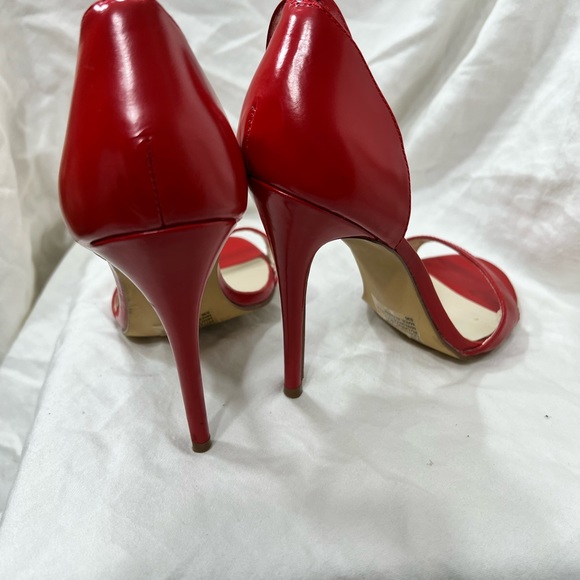 STEVE MADDEN HEEL WITH ANKLE STRIPS BEAUTIFUL RED SHOE. SEXY AND STUNNIN⦠- Picture 8 of 15